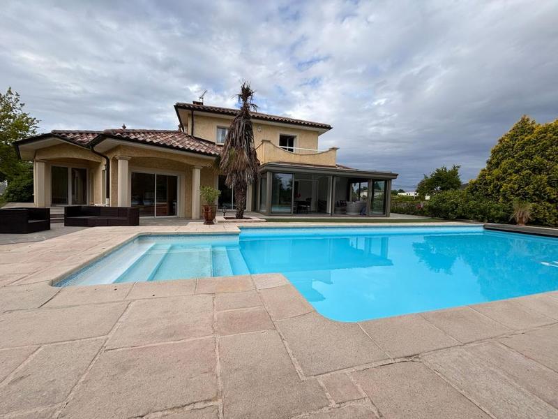 Maison - 206 m² - 7 pièces