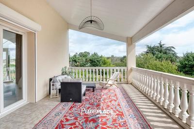 Demeure - 390 m² - 7 pièces