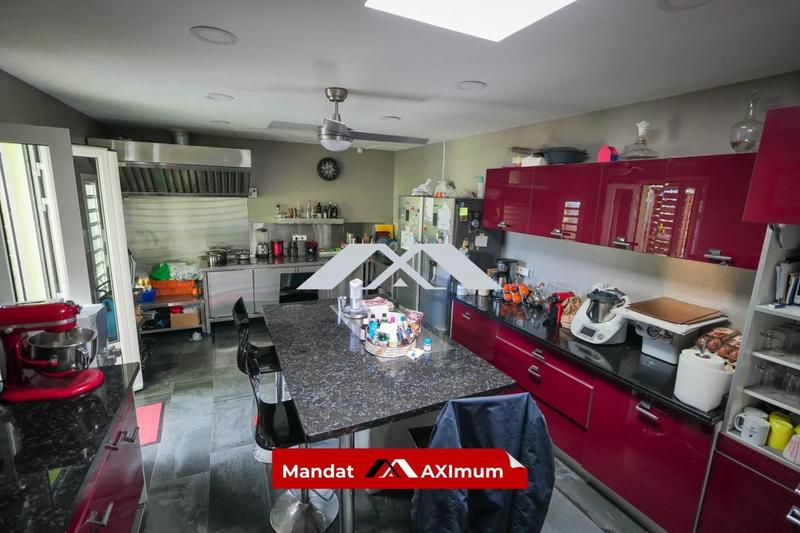 Villa - 205 m² - 6 pièces