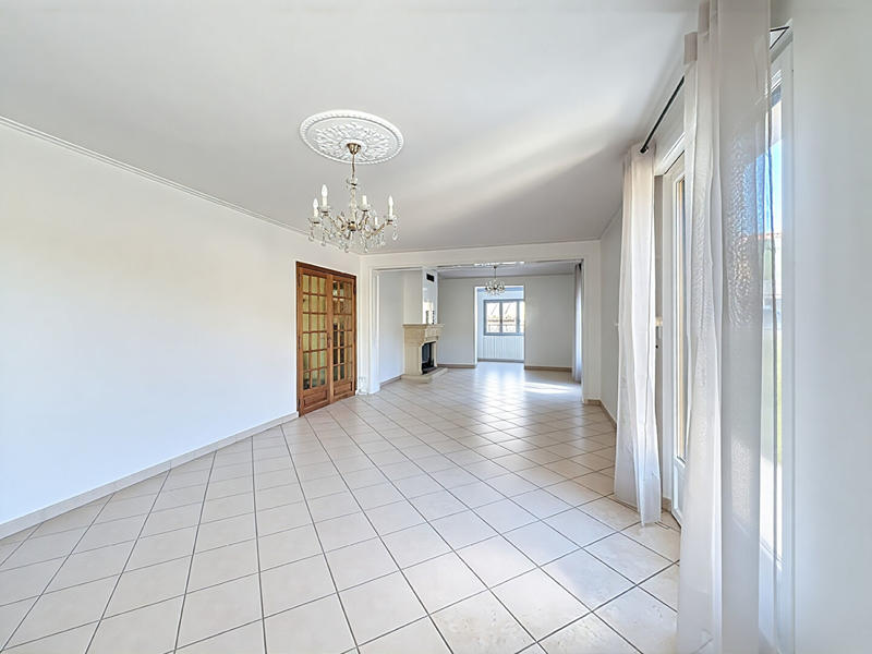 Maison - 215 m² - 10 pièces