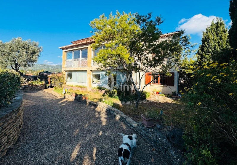 Maison - 235 m² - 8 pièces