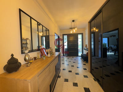 Maison - 328 m² - 9 pièces