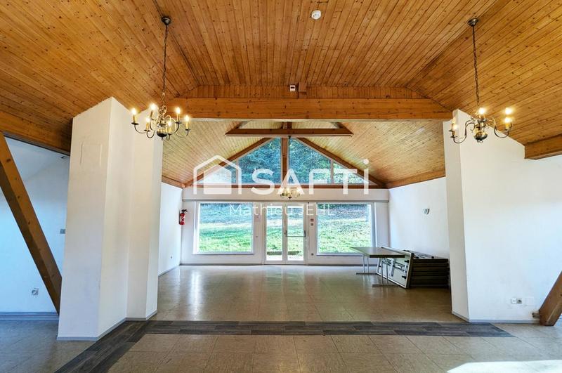 Local commercial - 1 500 m² - 20 pièces