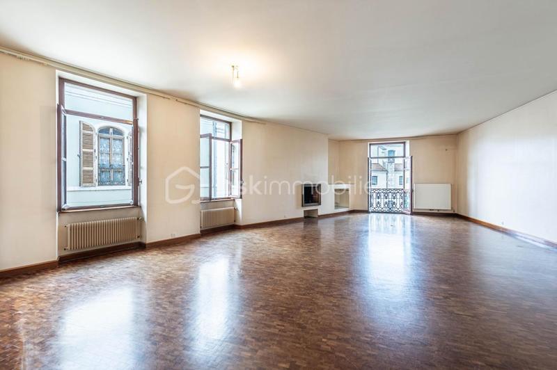 Appartement ancien - 152 m² - 5 pièces