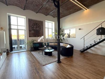 Loft - 133 m² - 4 pièces