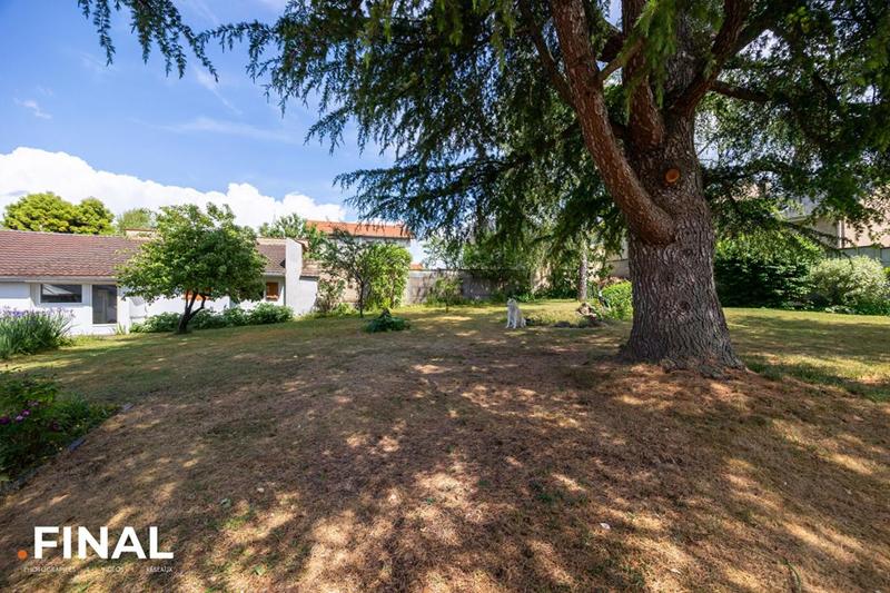 Maison - 208 m² - 8 pièces