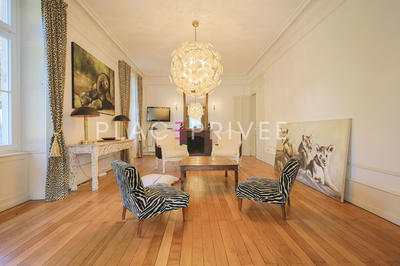 Demeure - 705 m² - 24 pièces