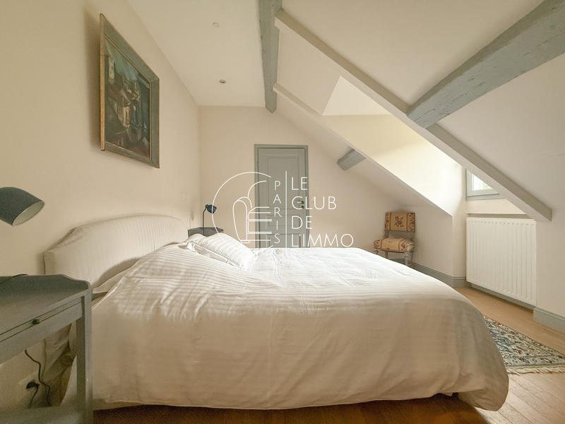 Maison - 280 m² - 10 pièces