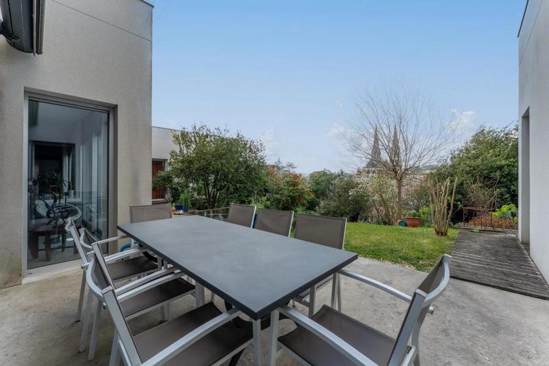 Maison - 230 m² - 8 pièces