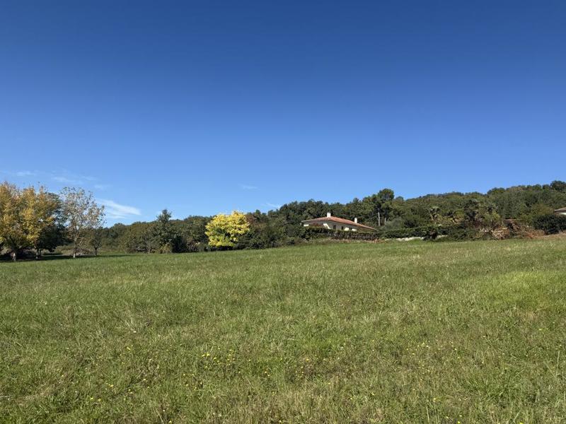 Terrain constructible - 808 m²