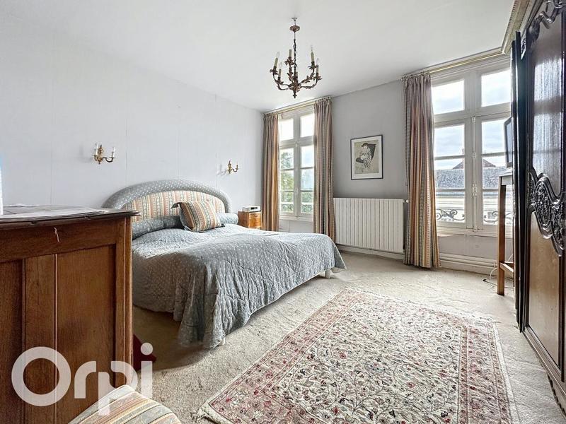 Maison - 246 m² - 7 pièces