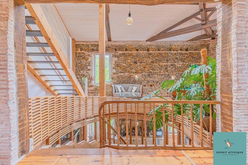 Demeure - 360 m² - 7 pièces