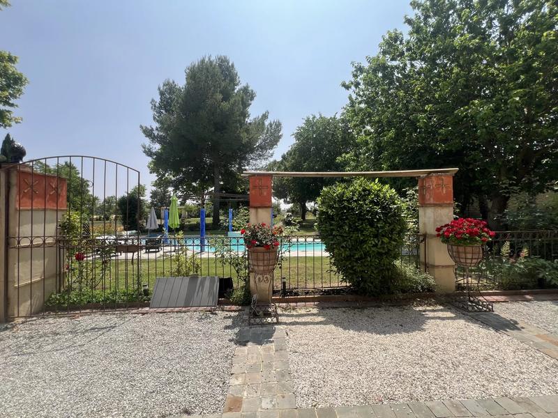 Mas - 380 m² - 9 pièces