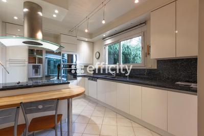 Maison - 180 m² - 6 pièces