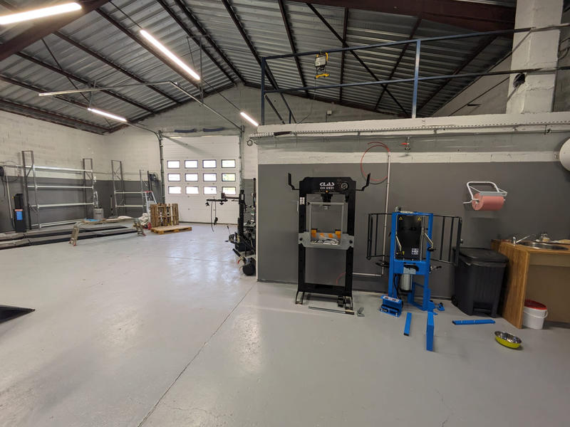 Local d'activités - 352 m²