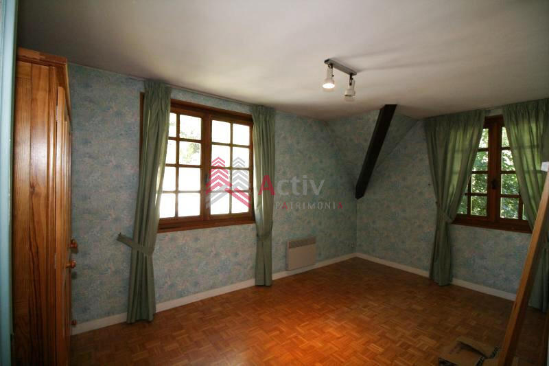 Maison - 209 m² - 9 pièces