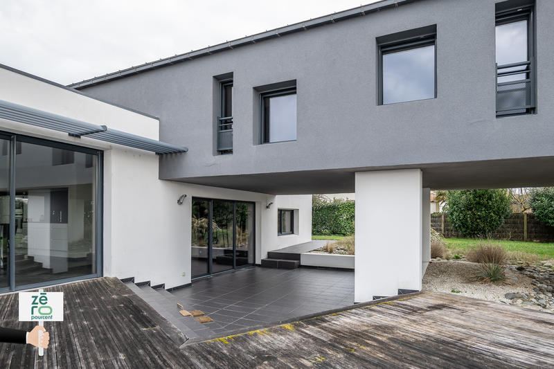 Maison - 280 m² - 7 pièces