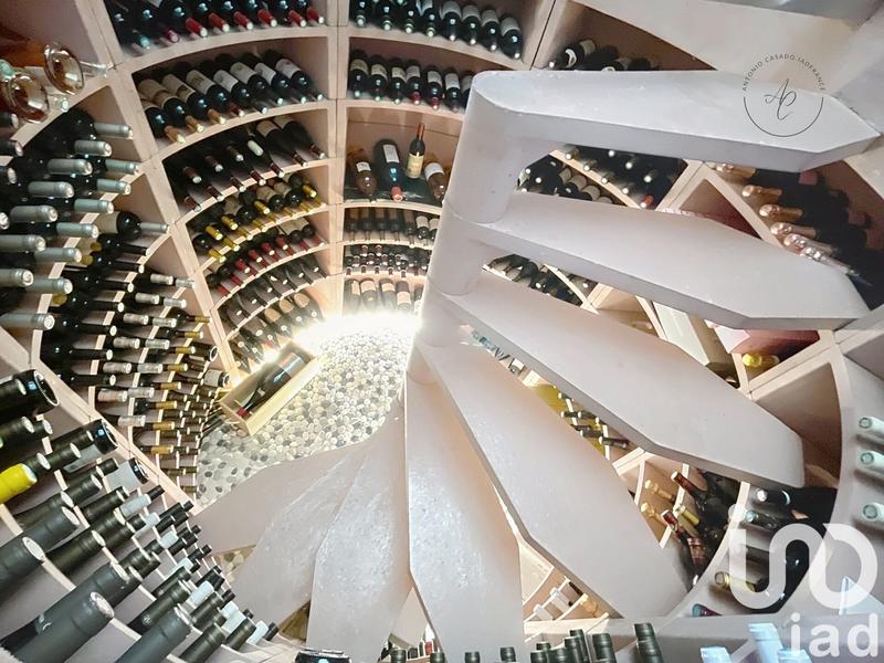 Maison - 225 m² - 7 pièces