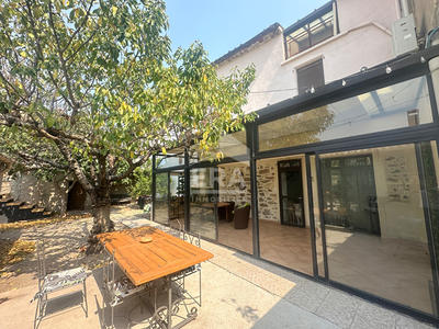 Maison - 245 m² - 11 pièces