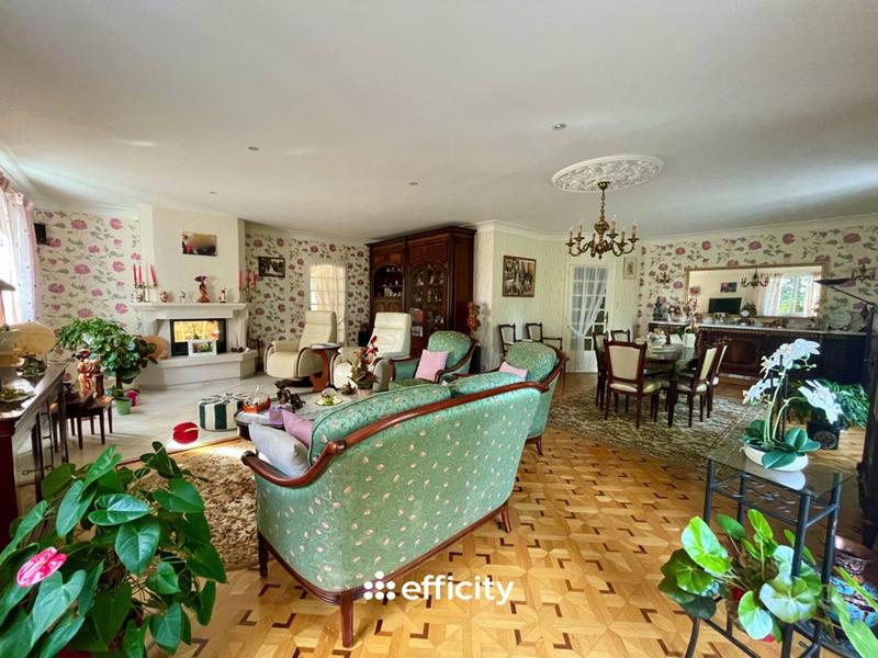 Maison - 252 m² - 8 pièces