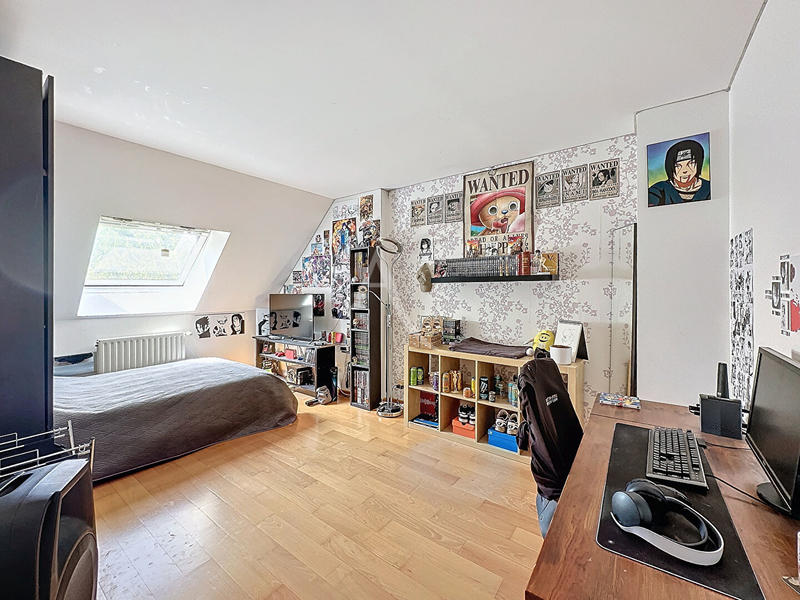 Maison - 240 m² - 8 pièces