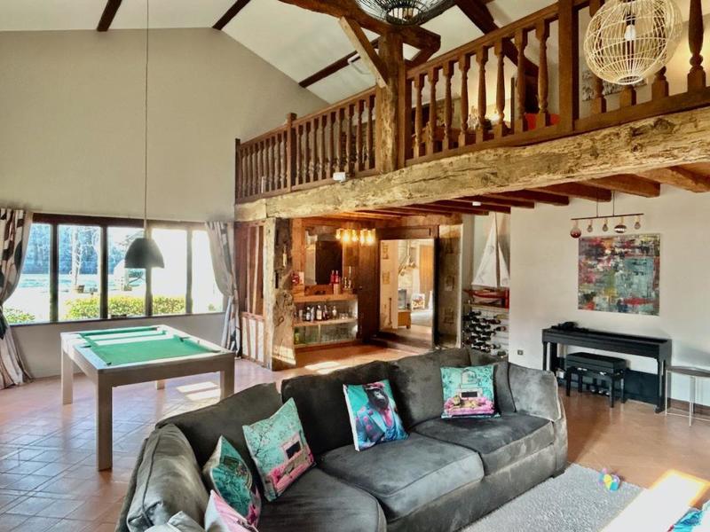 Maison - 231 m² - 7 pièces