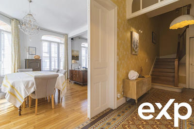 Maison - 216 m² - 8 pièces