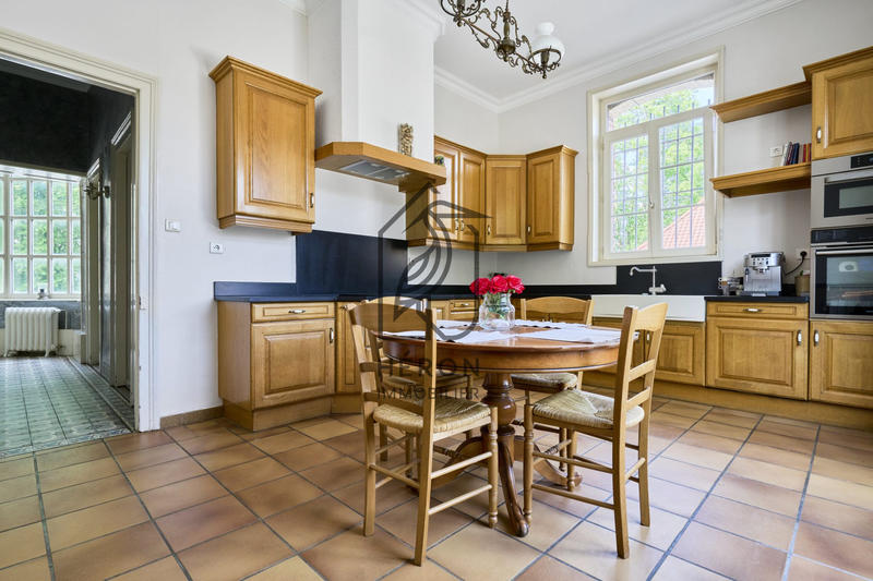 Château - 274 m² - 9 pièces