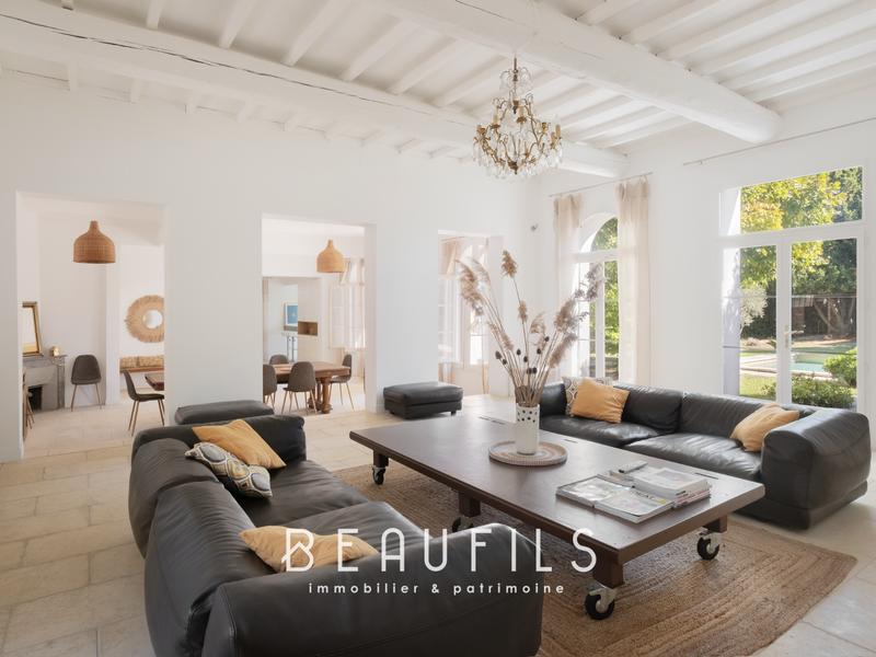 Maison - 245 m² - 8 pièces