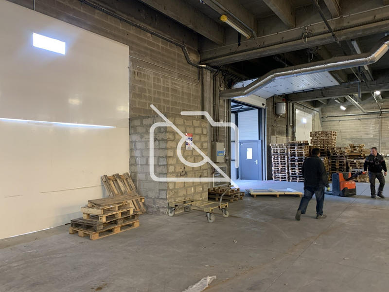 Entrepôt - 2 454 m²