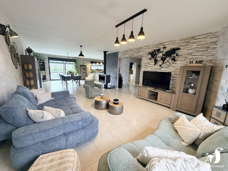 Maison - 214 m² - 6 pièces