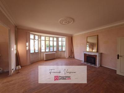 Maison - 212 m² - 8 pièces