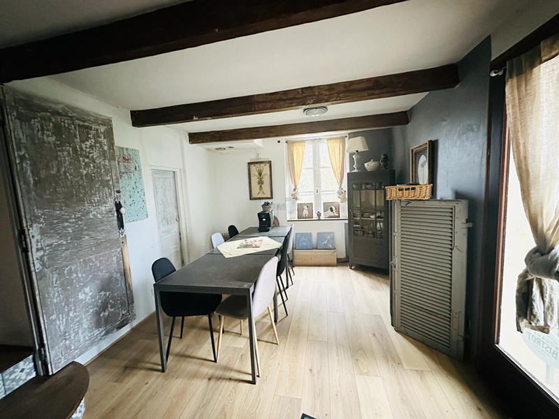 Maison - 305 m² - 14 pièces