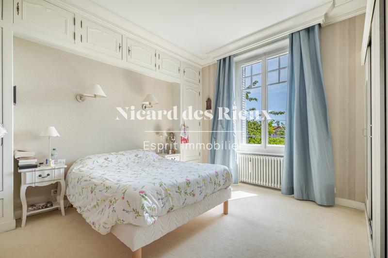 Maison - 210 m² - 8 pièces