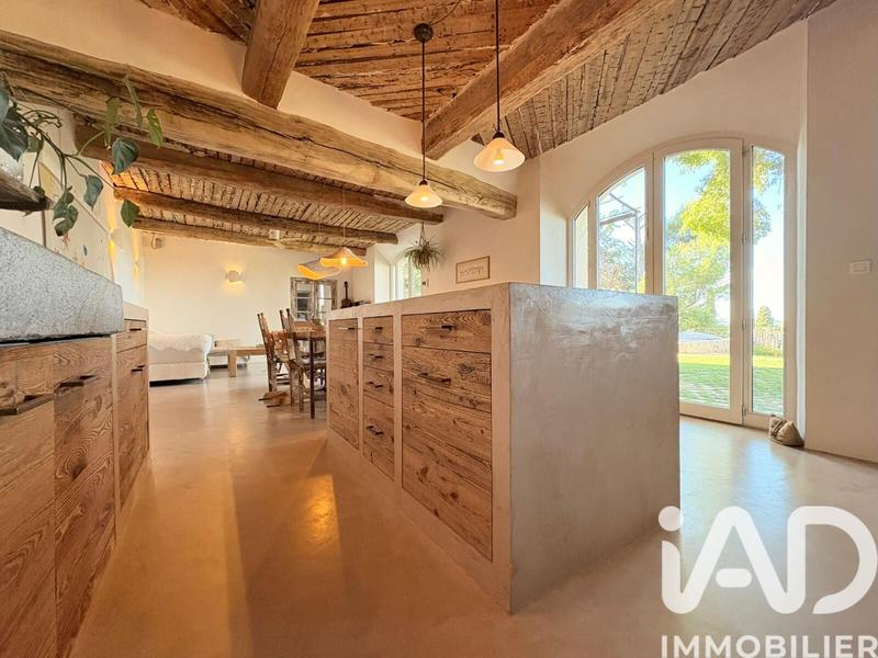 Maison - 250 m² - 9 pièces