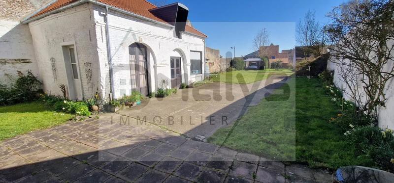 Maison - 317 m² - 8 pièces