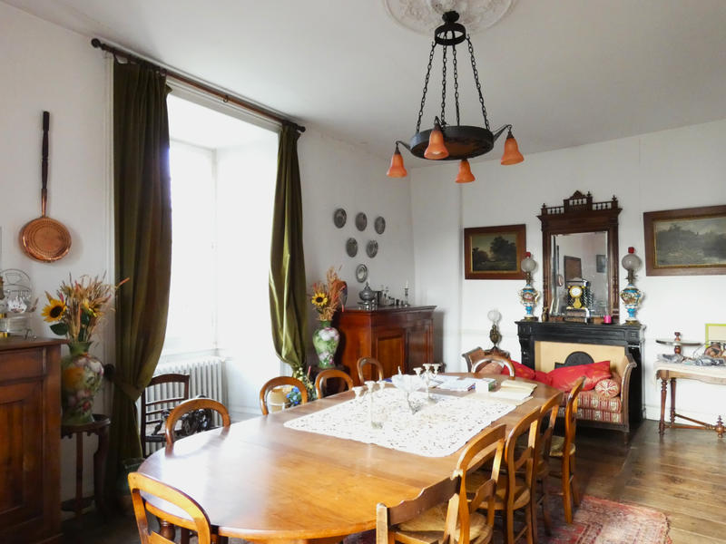 Maison - 360 m² - 12 pièces