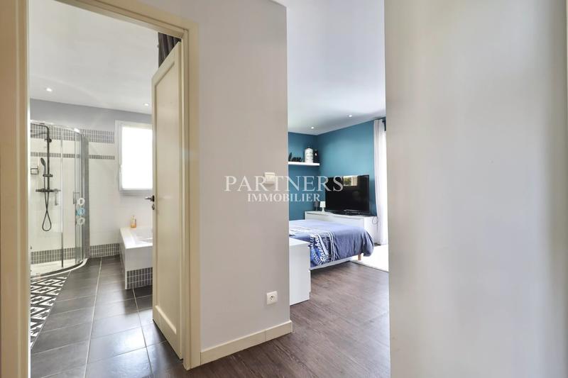 Maison - 300 m² - 10 pièces