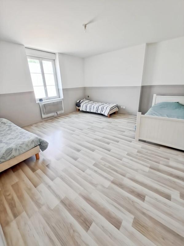 Maison - 225 m² - 8 pièces