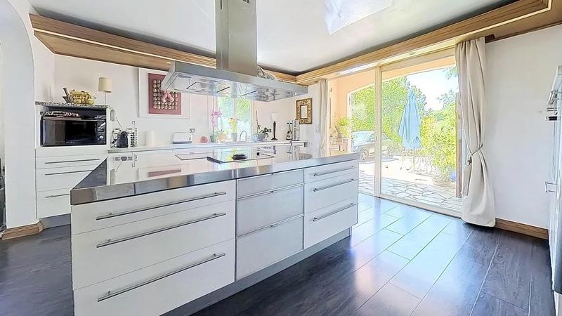 Appartement - 202 m² - 6 pièces