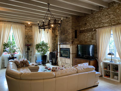 Maison - 474 m² - 16 pièces