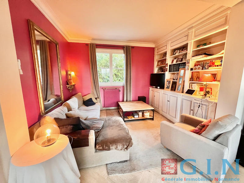 Propriété - 260 m² - 9 pièces