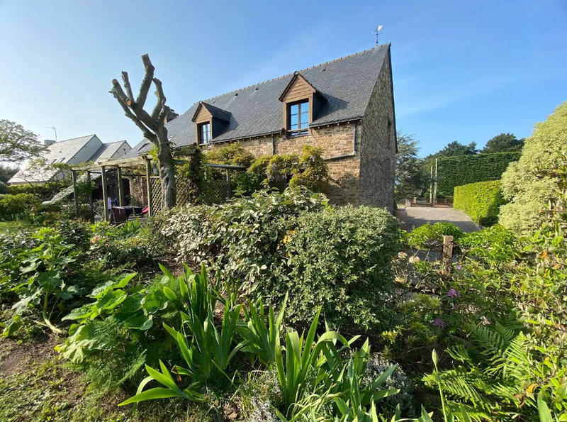 Maison - 280 m² - 10 pièces