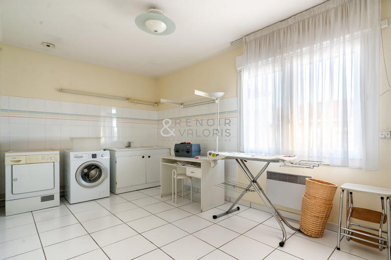 Appartement - 240 m² - 7 pièces