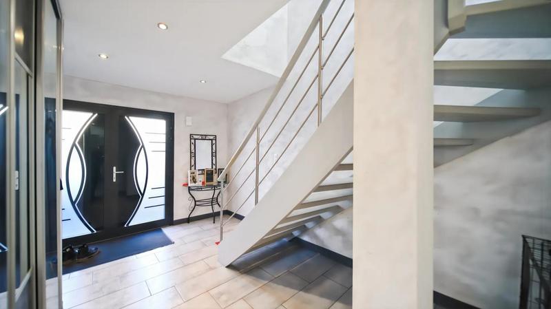 Maison - 250 m² - 7 pièces