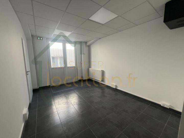 Local commercial - 17 m² - 1 pièce