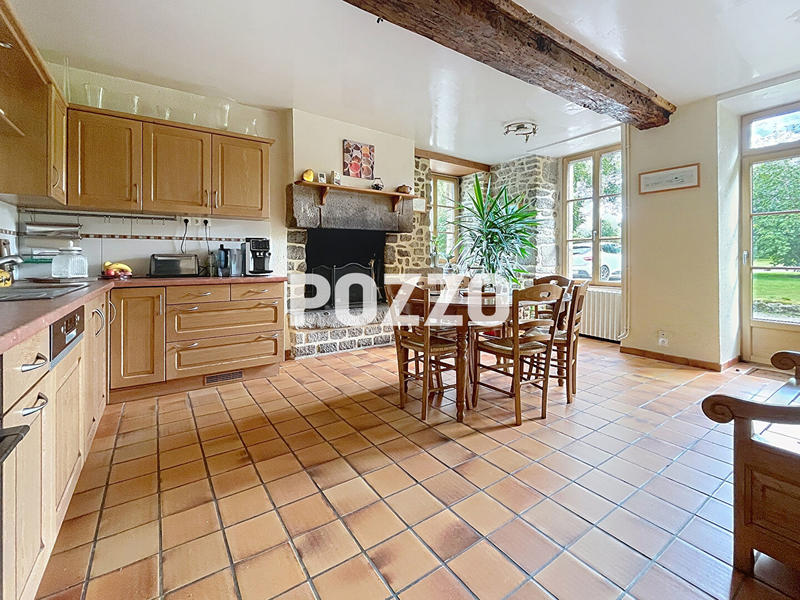 Maison - 240 m² - 9 pièces