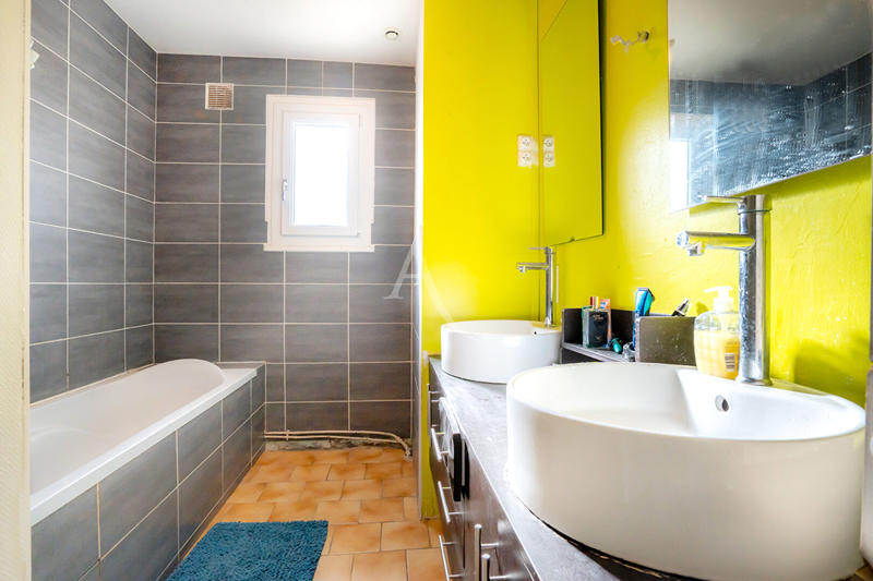 Maison - 98 m² - 5 pièces