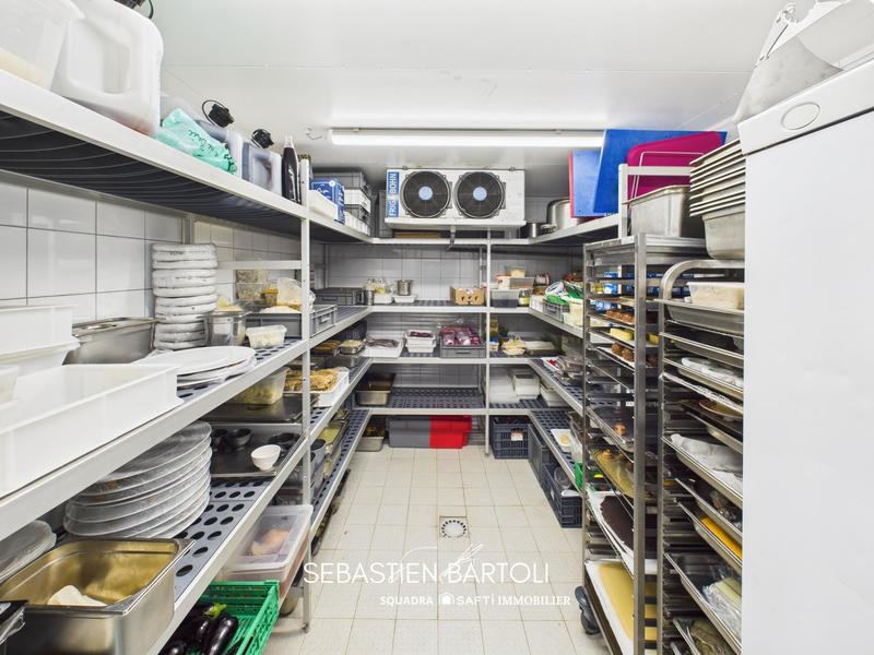 Local commercial - 219 m²