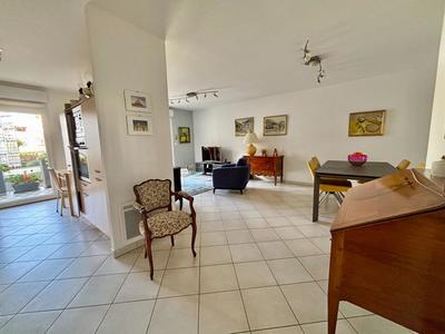 Appartement - 90 m² - 4 pièces